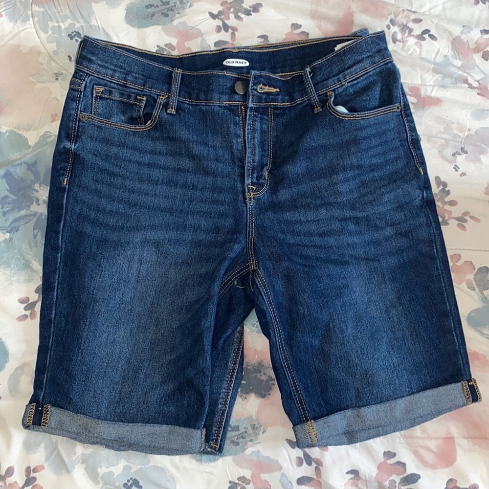 Used old navy Bermuda shorts